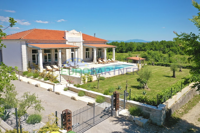 Casa, 442 m2, Vendita, Poreč